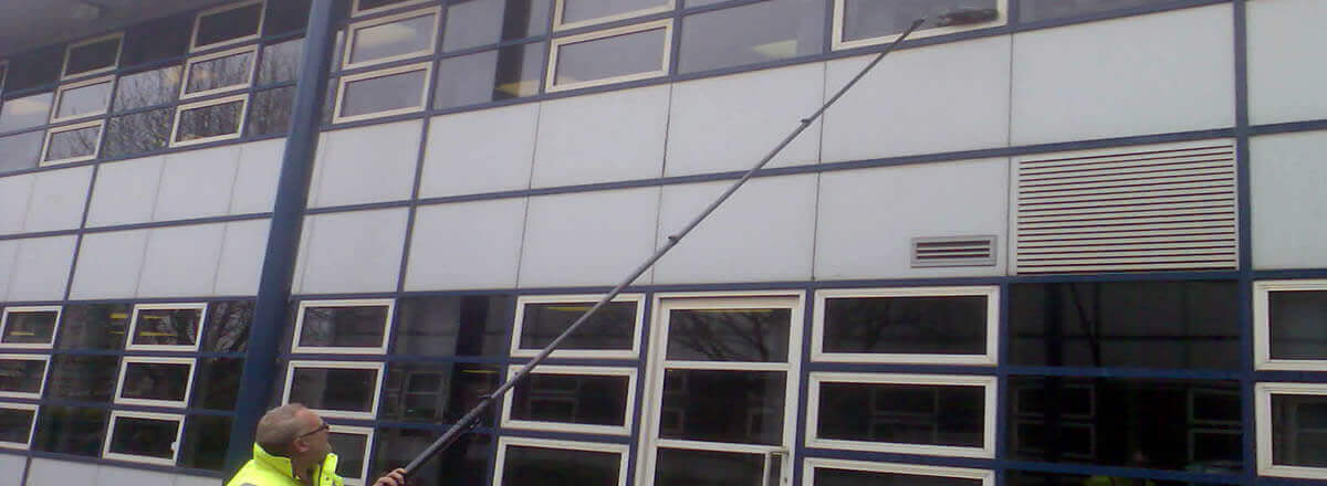 reach and wash window Cleaning Bolton